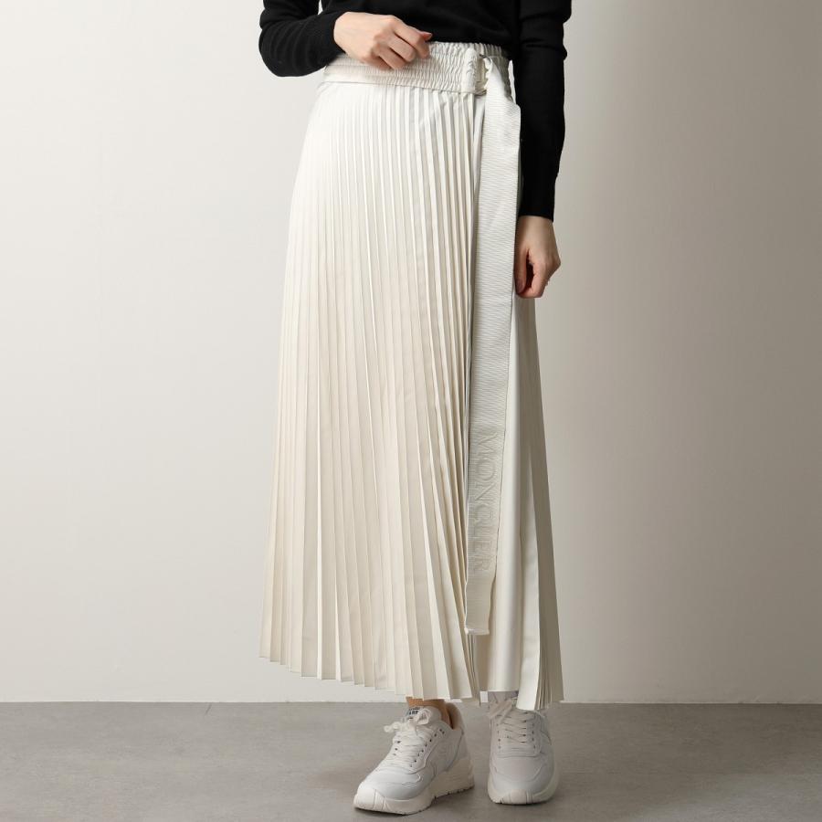 お見舞い 19-20AW□サイズ40□新品本物□モンクレールGONNA ロゴ刺繍