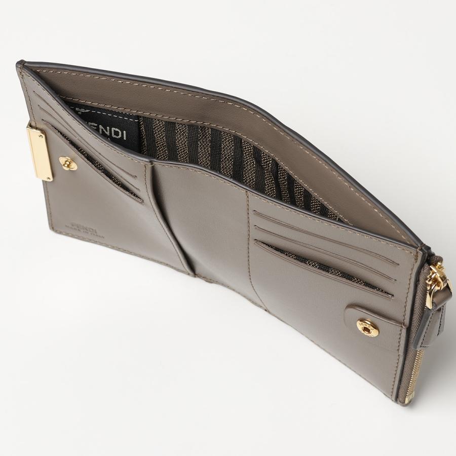 FENDI（フェンディ） 二つ折り財布 8M0447 AHM0 レディース レザー