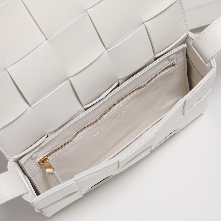 BOTTEGA VENETA（ボッテガ・ヴェネタ） ショルダーバッグ カセット 