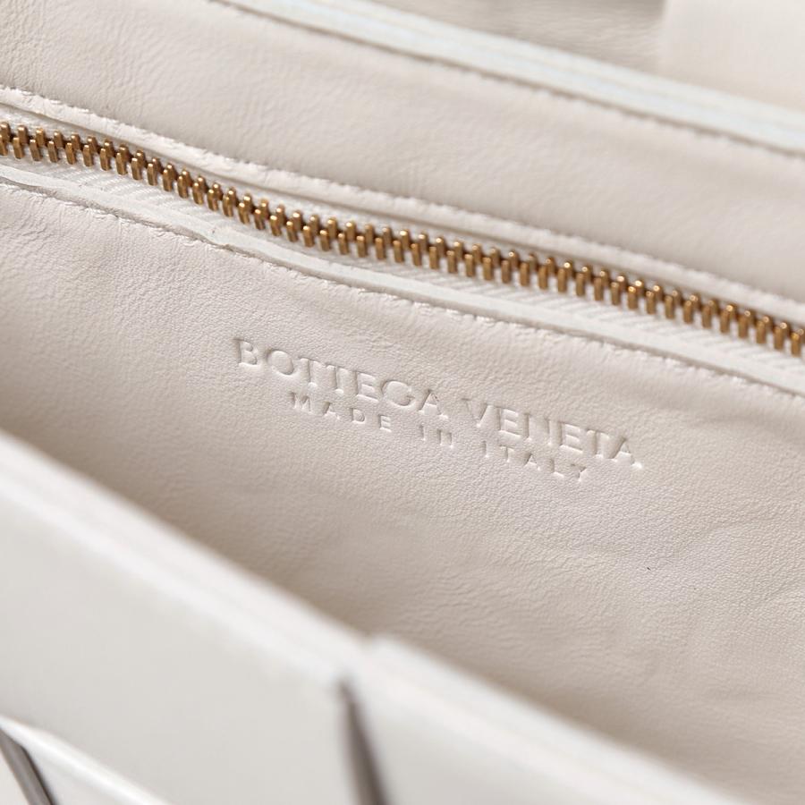 BOTTEGA VENETA（ボッテガ・ヴェネタ） ショルダーバッグ カセット
