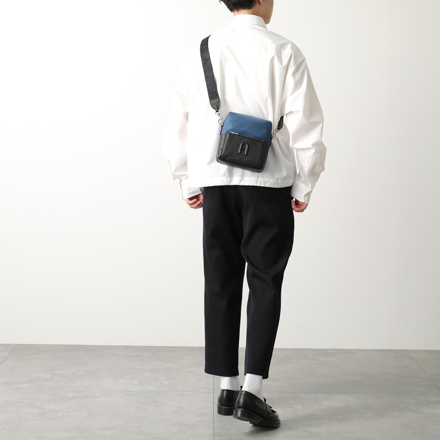 美品 FURLA メンズフルラ モノグラム レザー×PVC ショルダーバッグ 美品 FURLA メンズフルラ モノグラム レザー×PVC ショルダーバッグ