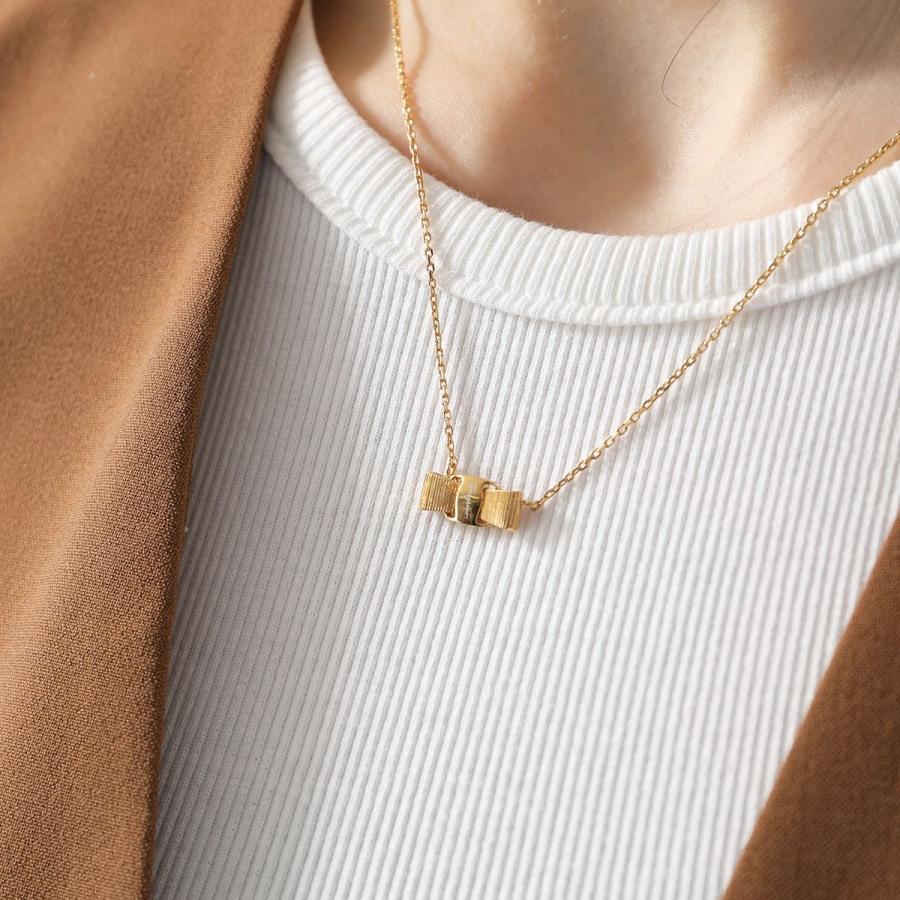 FERRAGAMO リボンモチーフ ネックレス 国内直営**Ferragamo** リボンモチーフネックレス Giftにも