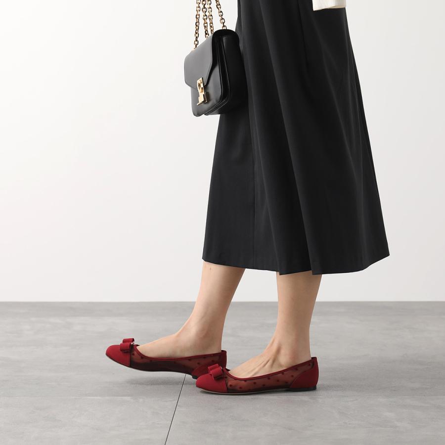 FERRAGAMO（フェラガモ） フラットパンプス VARINADOTS 724119