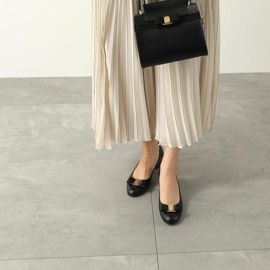 美品】フェラガモ VARA リボンパンプス 黒カーフ 7 1/2 Dワイズ