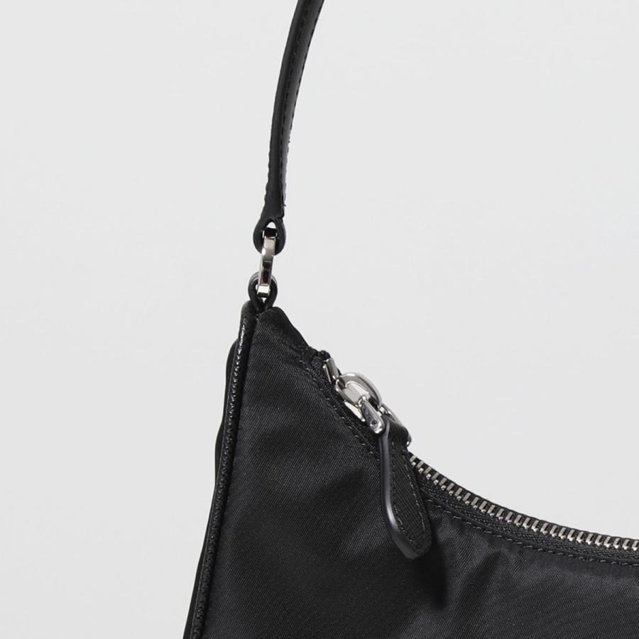 PRADA スタッズ付き ブラック ハンドバッグ PRADA（プラダ） ハンドバッグ Re-Edition 2005 Re-Nylon 1N204M R064
