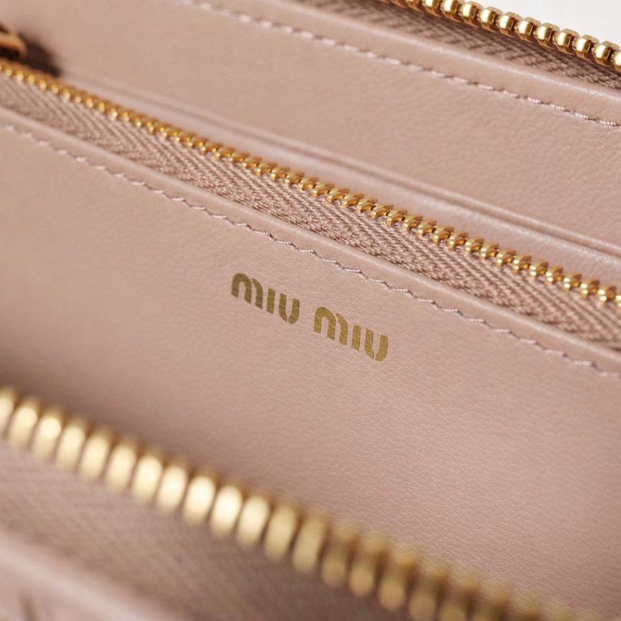 可愛い❣️ミュウミュウ　長財布　マトラッセ　ラウンドファスナー　ゴールド金具 miu miu（ミュウミュウ） 送料無料 ファスナー 長財布 レザー ブラック