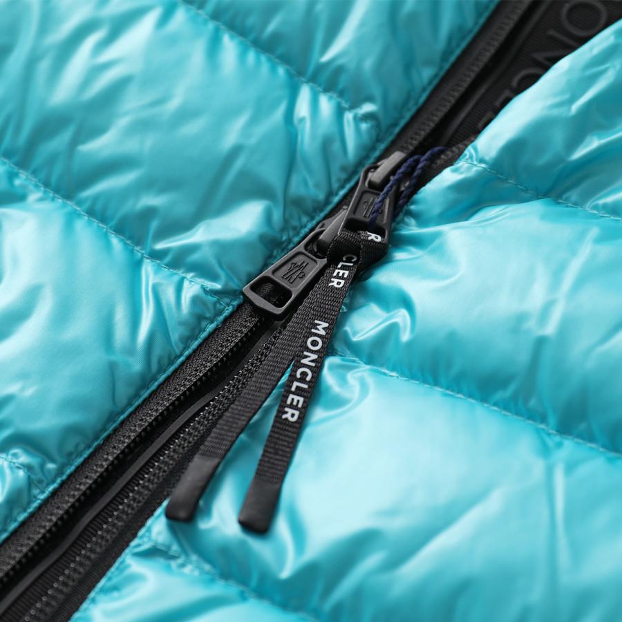 Moncler ターコイズ ダウンベスト フード付き Moncler ターコイズ ダウンベスト フード付き