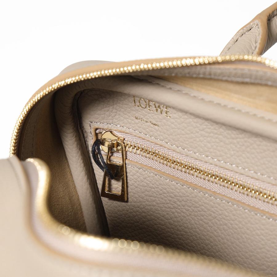 LOEWE ロエベ ショルダーバッグ AMAZONA 23 A039N07X02 LOEWE ロエベ ショルダーバッグ AMAZONA 23 A039N07X02