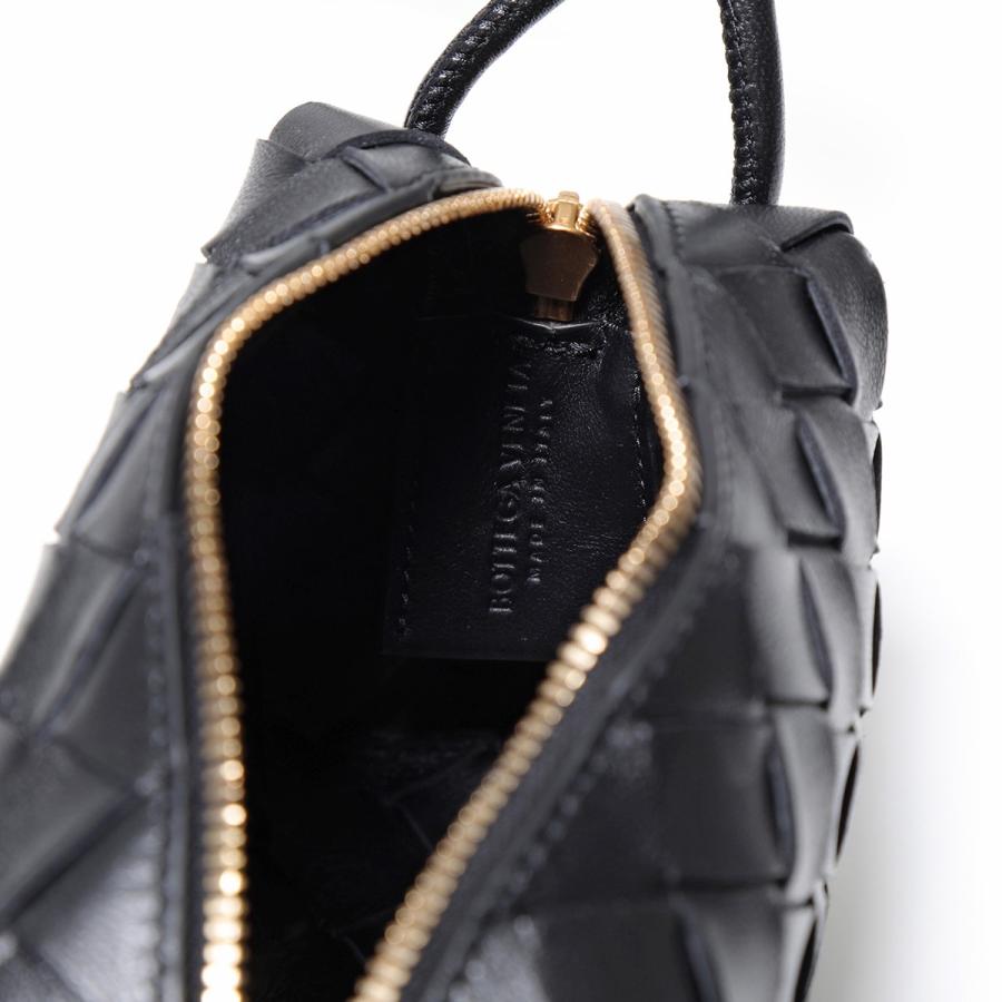 【美品】 ボッテガヴェネタ【BOTTEGA VENETA】 キャンディー ループ カメラバッグ イントレチャート ノット ブラック ラムスキン クロスボディ ショルダーバッグ ポシェット 斜め掛け 730832 V1G11 8425 BV CANDY LOOP CAMERA BAG INTRECCIATO【Aランク】【中古】 BOTTEGA VENETA（ボッテガ・ヴェネタ） ショルダーバッグ キャンディー