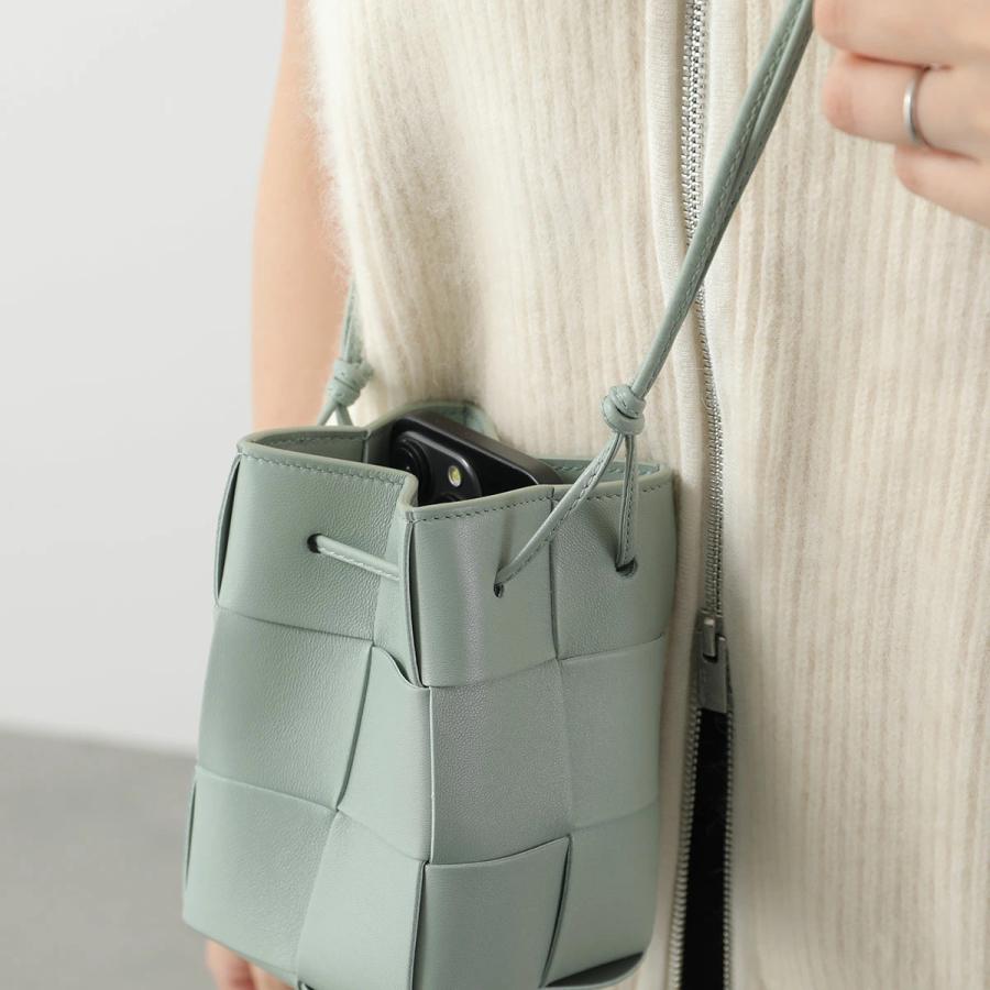 BOTTEGA VENETA（ボッテガ・ヴェネタ） ショルダーバッグ CASSETTE