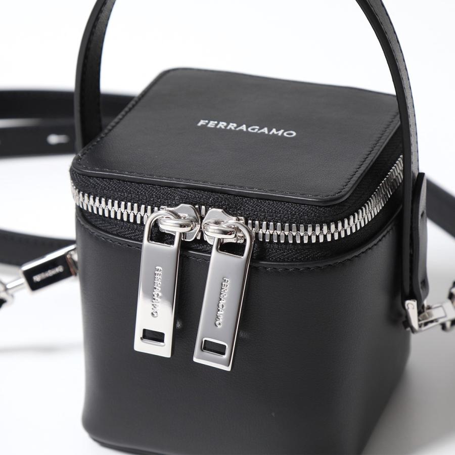 Ferragamo ブラック ミニショルダーバッグ FERRAGAMO（フェラガモ） ショルダーバッグ 22 0481 レディース ミニ