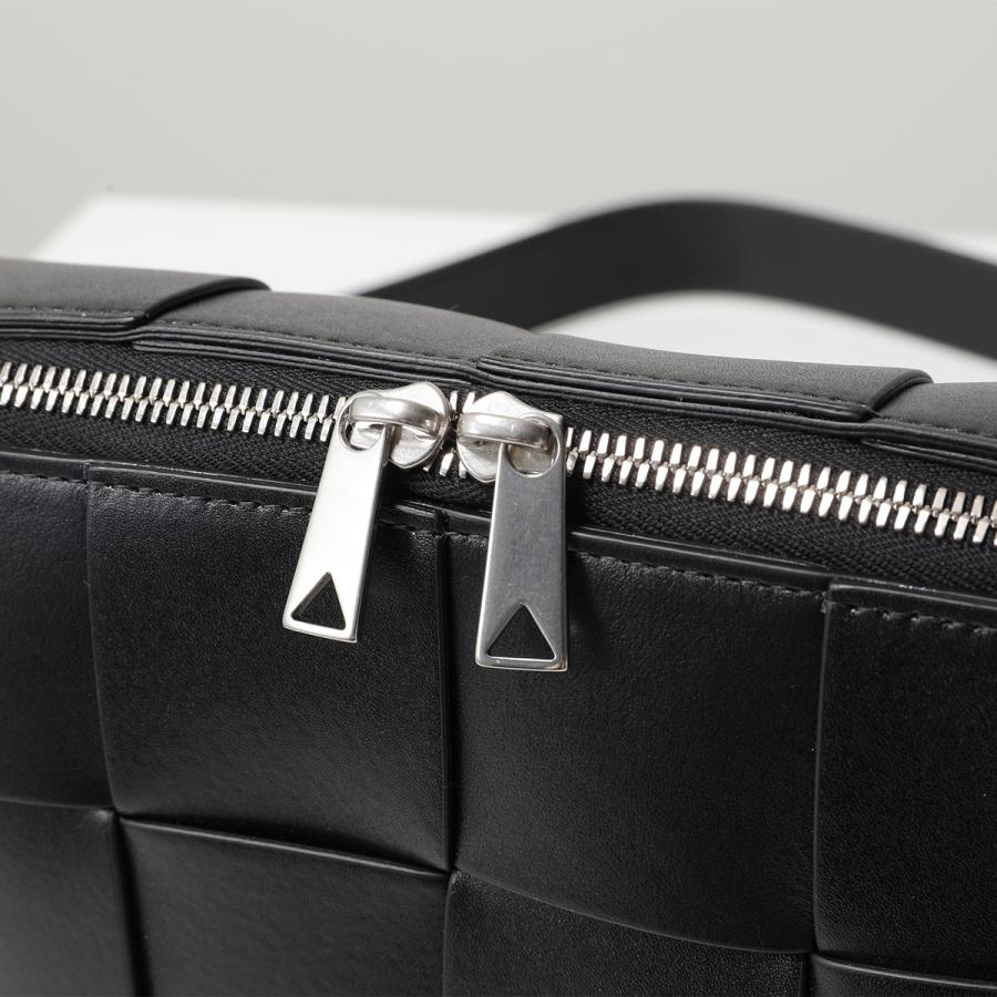 BOTTEGA VENETA（ボッテガ・ヴェネタ） ショルダーバッグ CASSETTE