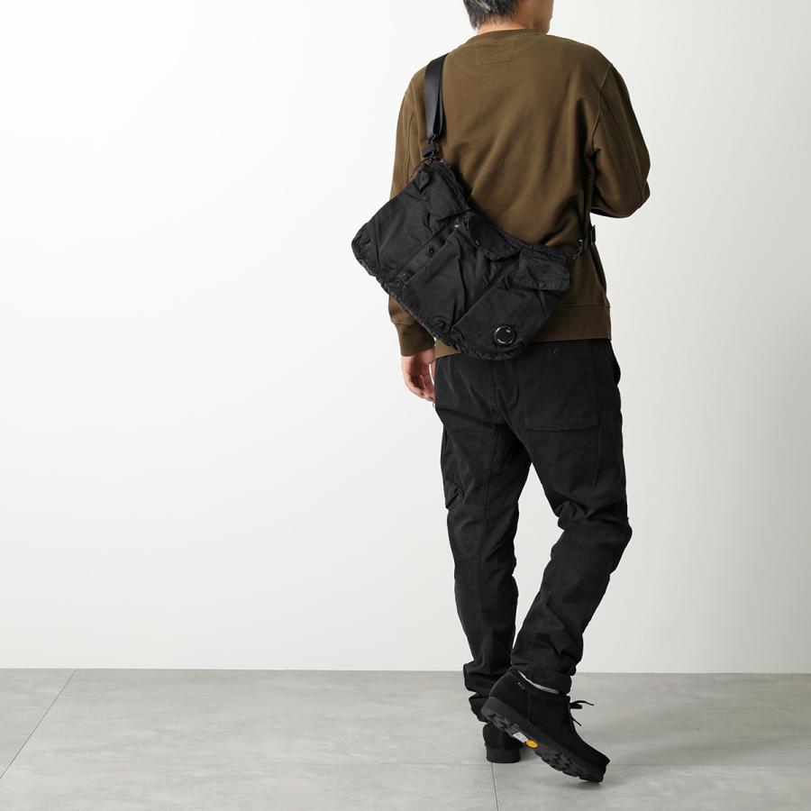 cp companyショルダーバッグ 紺 C.P. Company - Plain Paper Touch Zipped Bag | HBX