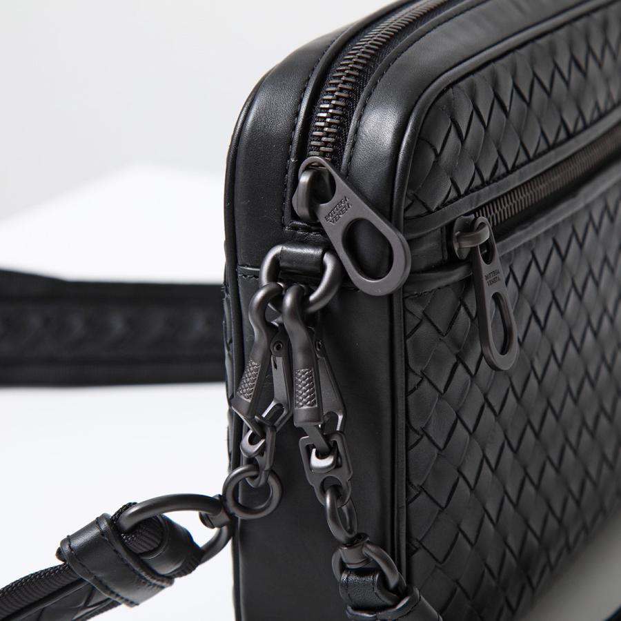 BOTTEGA VENETA ショルダーバッグ レザー ブラック 型押しロゴ 最高級 BOTTEGA VENETA ロゴ型押し レザー ショルダーバック 黒