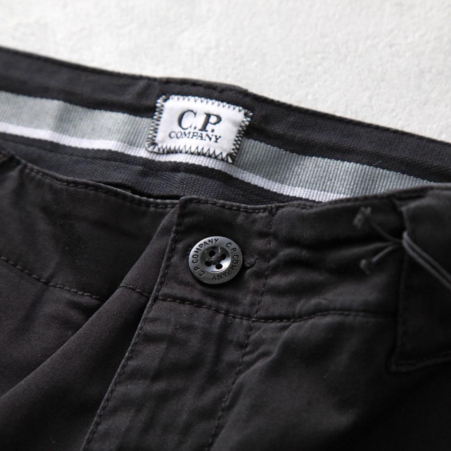 C.P. COMPANY（シーピーカンパニー） ハーフパンツ SATIN STRETCH