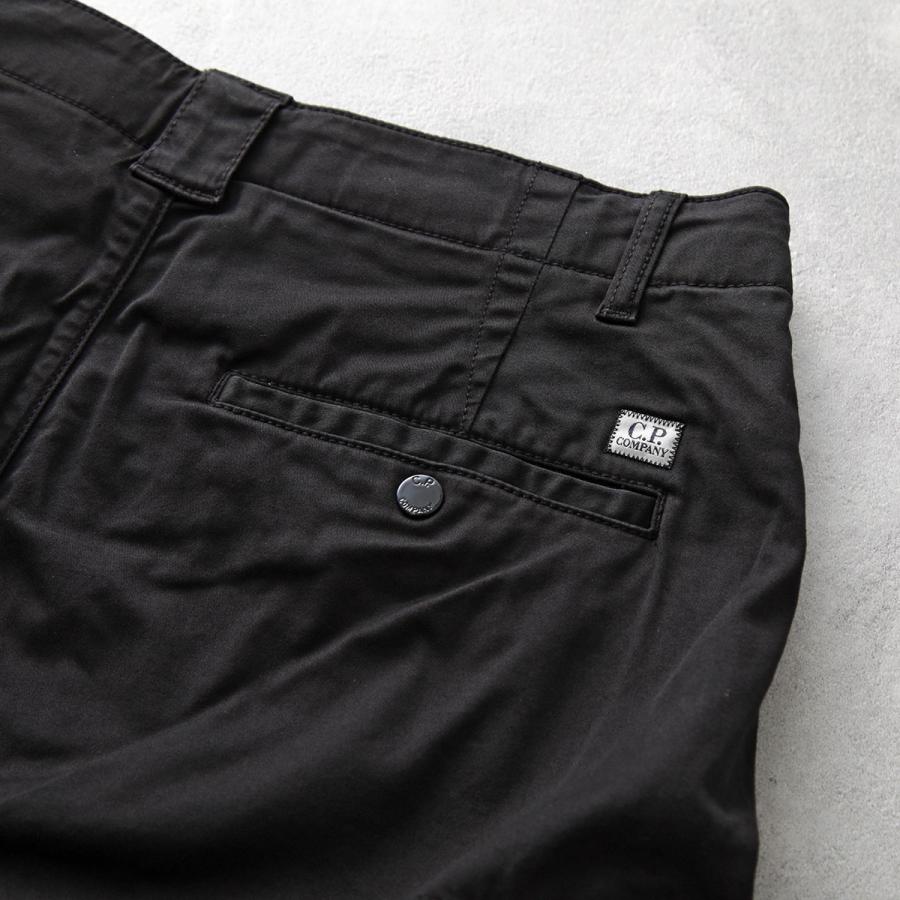 C.P. COMPANY（シーピーカンパニー） ハーフパンツ SATIN STRETCH