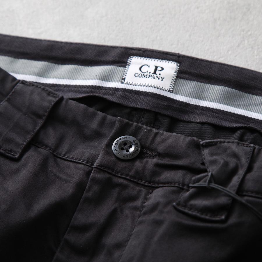 C.P. COMPANY（シーピーカンパニー） ハーフパンツ SATIN STRETCH