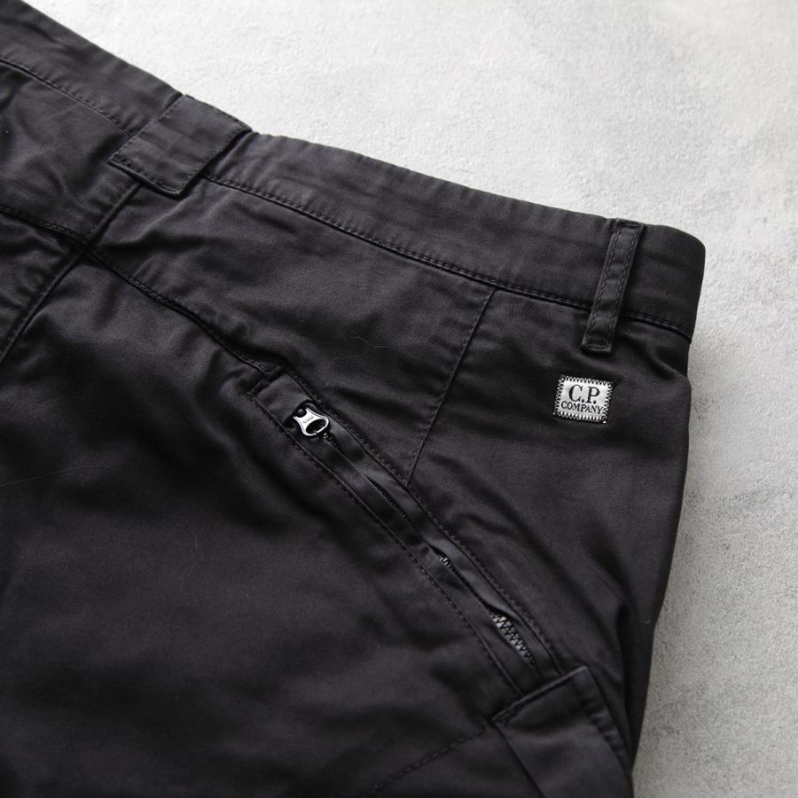 C.P. COMPANY（シーピーカンパニー） ハーフパンツ SATIN STRETCH