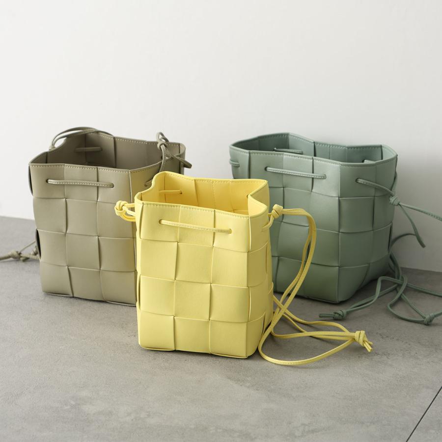 BOTTEGA VENETA（ボッテガ・ヴェネタ） ショルダーバッグ CASETTE