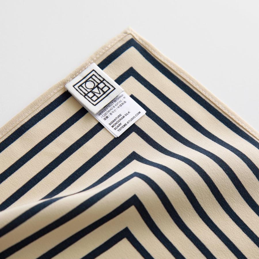 TOTEME（トーテム） スカーフ SIGNATURE MONOGRAM SILK 211 852 800