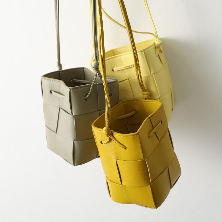 BOTTEGA VENETA（ボッテガ・ヴェネタ） ショルダーバッグ CASSETTE