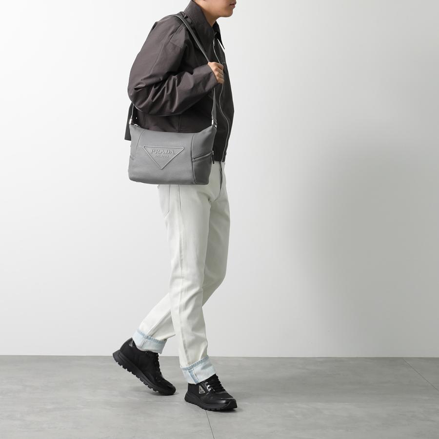 プラダ　ヴィッテロダイノレザーロゴショルダーバッグ　メッセンジャー　2VH165 PRADA プラダ ショルダーバッグ 2VH165 OOO 2BBE メンズ ヴィッ