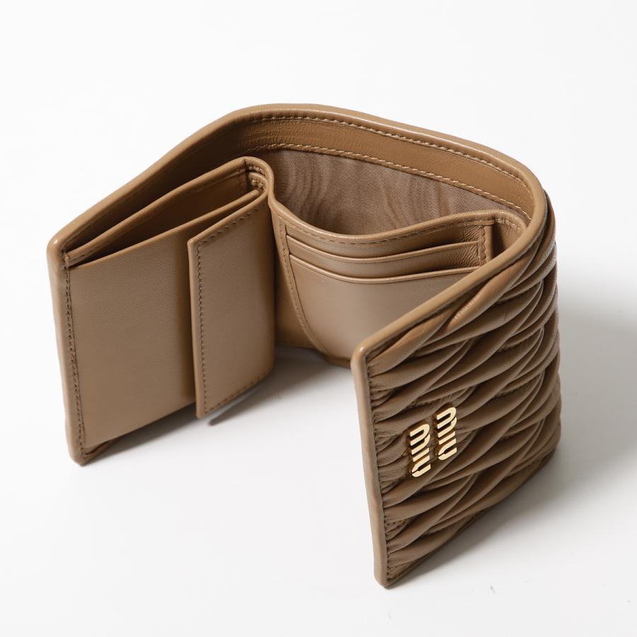 【美品・箱付き】miu miu ミュウミュウ マテラッセ 三つ折り財布 ミニ ミュウミュウ(MIUMIU) マトラッセ 三つ折り財布 | 通販・人気