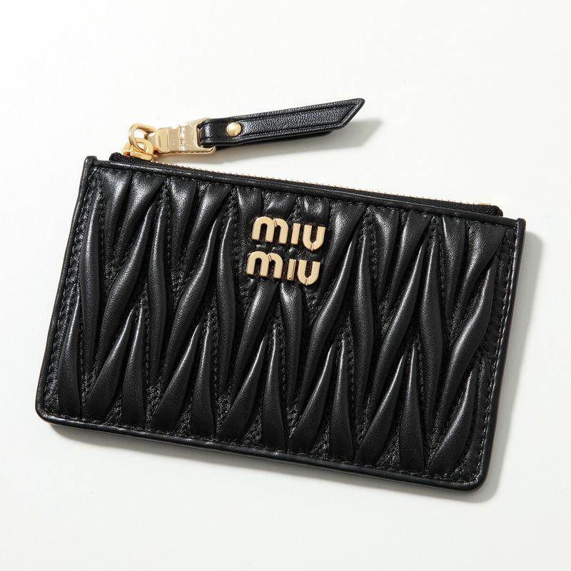 miu miu 黒 マトラッセケース miu miu（ミュウミュウ） フラグメントケース MATELASSE マテラッセ