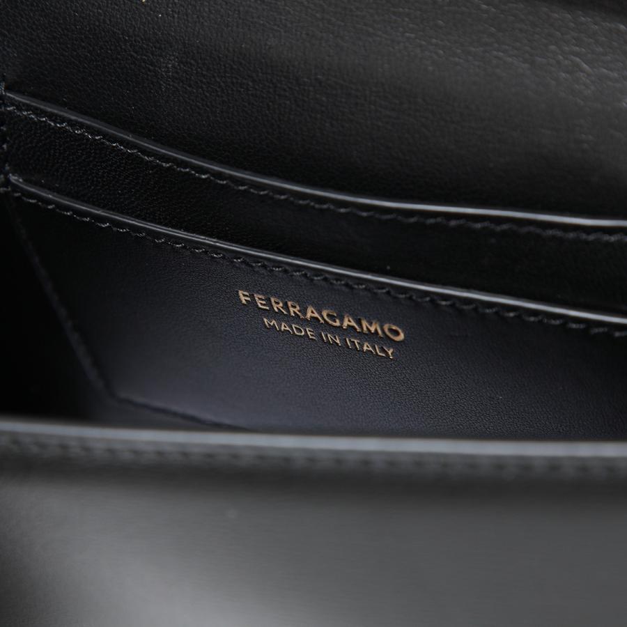 FERRAGAMO（フェラガモ） ショルダーバッグ FIAMMA XS フィアンマ 21
