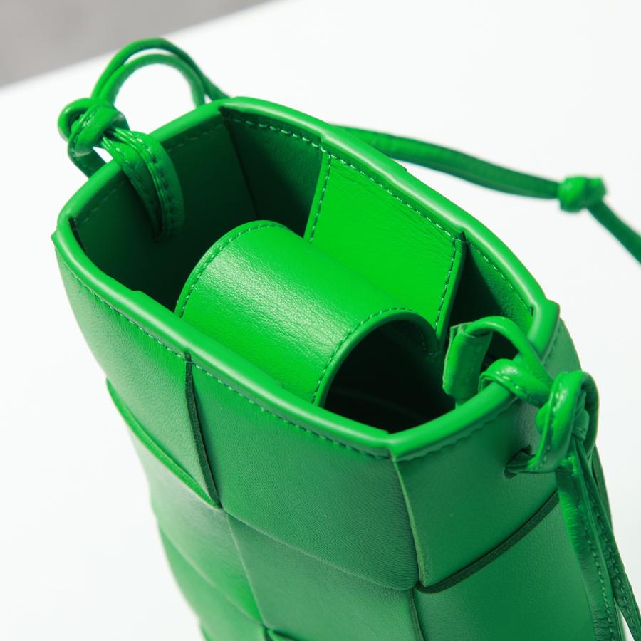 BOTTEGA VENETA（ボッテガ・ヴェネタ） ショルダーバッグ CASSETTE