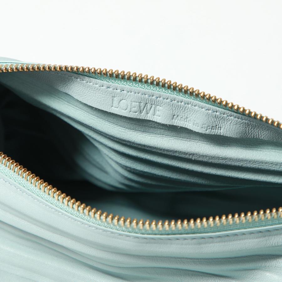 LOEWE（ロエベ） ハンドバッグ BRACELET POUCH SOLID ブレスレット