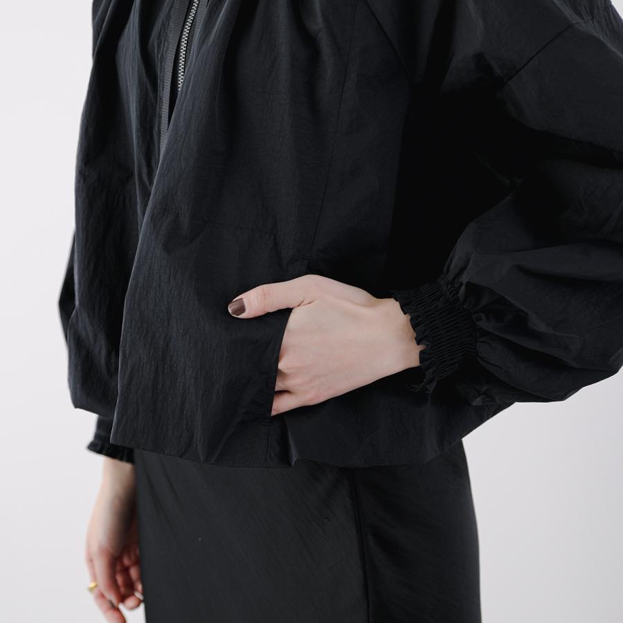 美品 MARILYN MOON ブルゾン 黒 ショート丈 春アウター Marilyn Moon（マリリンムーン） ブルゾン 4243 132 レディース