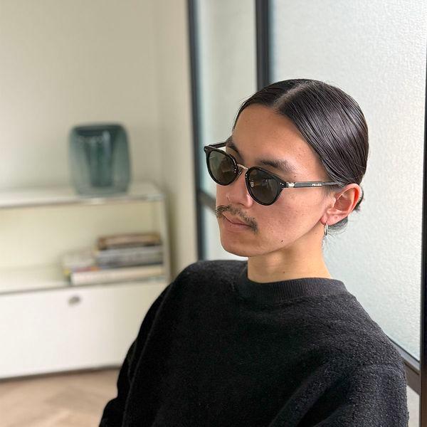 PRADA ブラックラウンド型サングラス ロゴサングラス 送料関税込◇PRADA トライアングルロゴ入り サングラス PR09ZS (PRADA