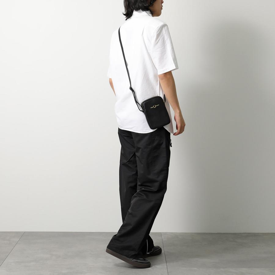 FRED PERRY フレッドペリー ショルダーバッグ TUMBLED LEATHER FRED PERRY フレッドペリー ショルダーバッグ TUMBLED LEATHER