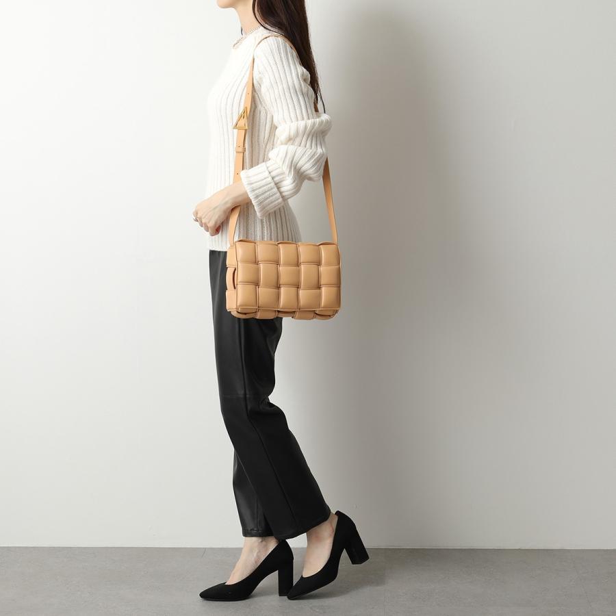 BOTTEGA VENETA ボッテガヴェネタ ショルダーバッグ パデッド カセット