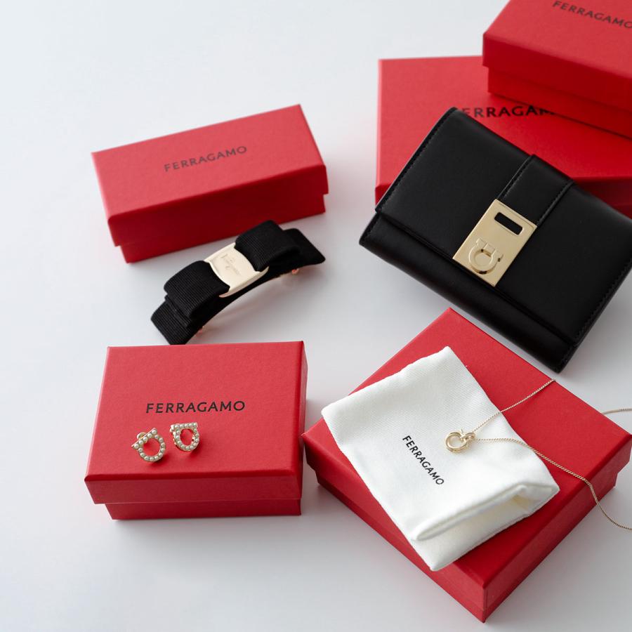 FERRAGAMO（フェラガモ） 二つ折り財布 THE GANCINI ガンチーニ 22D780