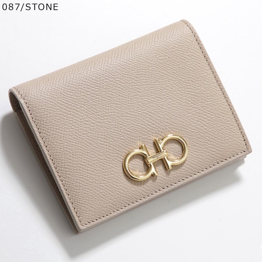 サルヴァトーレ フェラガモ ガンチーニ金具二つ折り財布 ライトブルー FERRAGAMO（フェラガモ） 二つ折り財布 THE GANCINI ガンチーニ 22