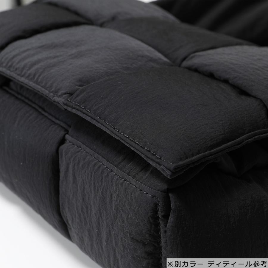 BOTTEGA VENETA ボッテガヴェネタ ショルダーバッグ パデッド テック カセット スモール 755182 VBO81 メンズ マキシイントレ ナイロン 鞄 カラー2色の画像