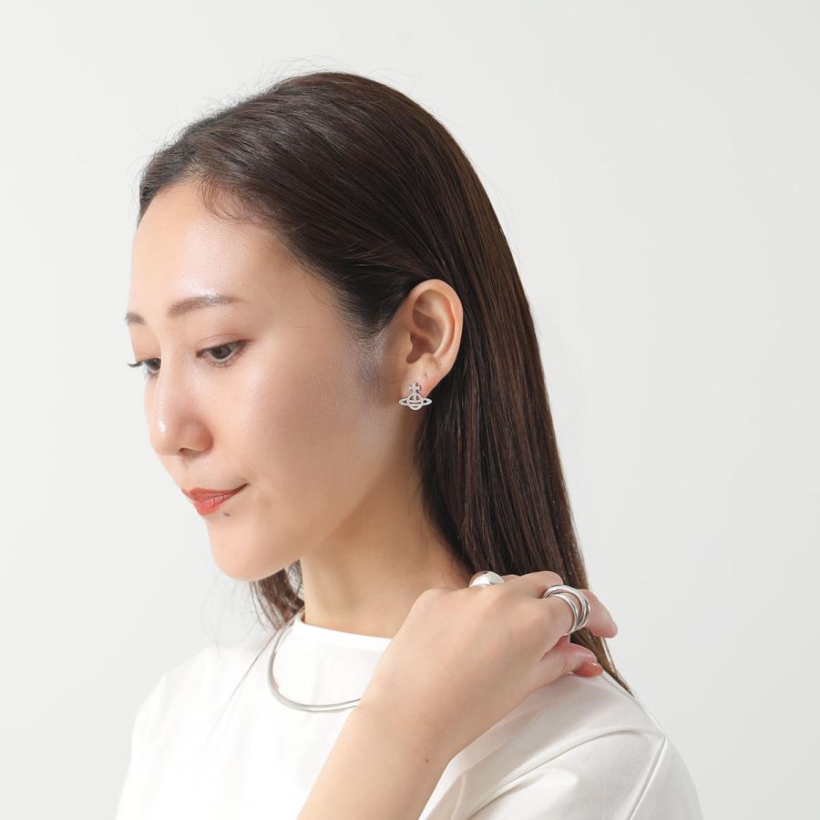 新品Vivienne Westwood キティクリスタル装飾の真鍮スタッドピアス 新品Vivienne Westwood キティクリスタル装飾の真鍮スタッドピアス