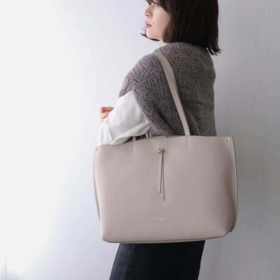 新品に近いGIANNI CHIARINI トートバッグ ベージュ/ブラック 国内発送】GIANNI CHIARINIジャンニキアリー二 トートバッグ