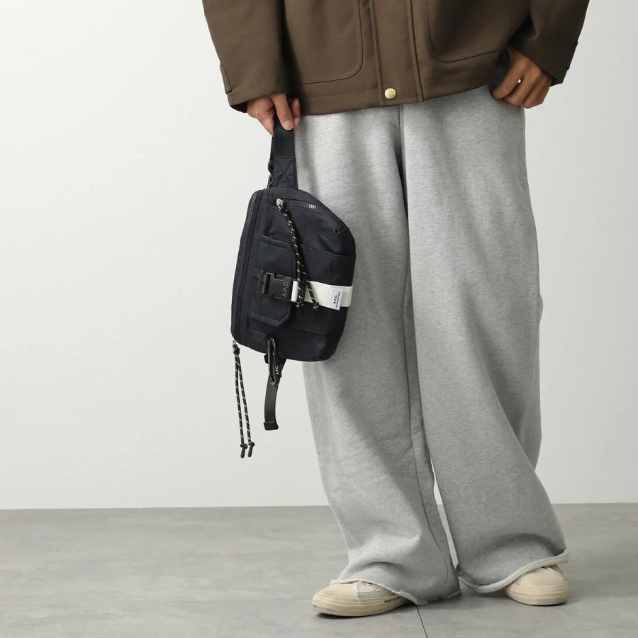 APC A.P.C. アーペーセー クロスボディバッグ banane trek PAAFH H62219 PAAGR H62219 メンズ ショルダーバッグ ナイロン ロゴ 鞄 カラー3色の画像