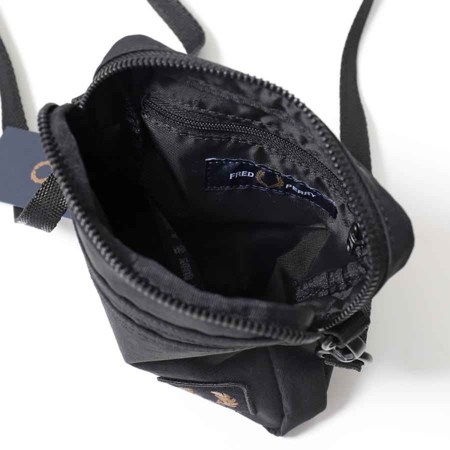 FRED PERRY（フレッドペリー） ショルダーバッグ Nylon Badge Small
