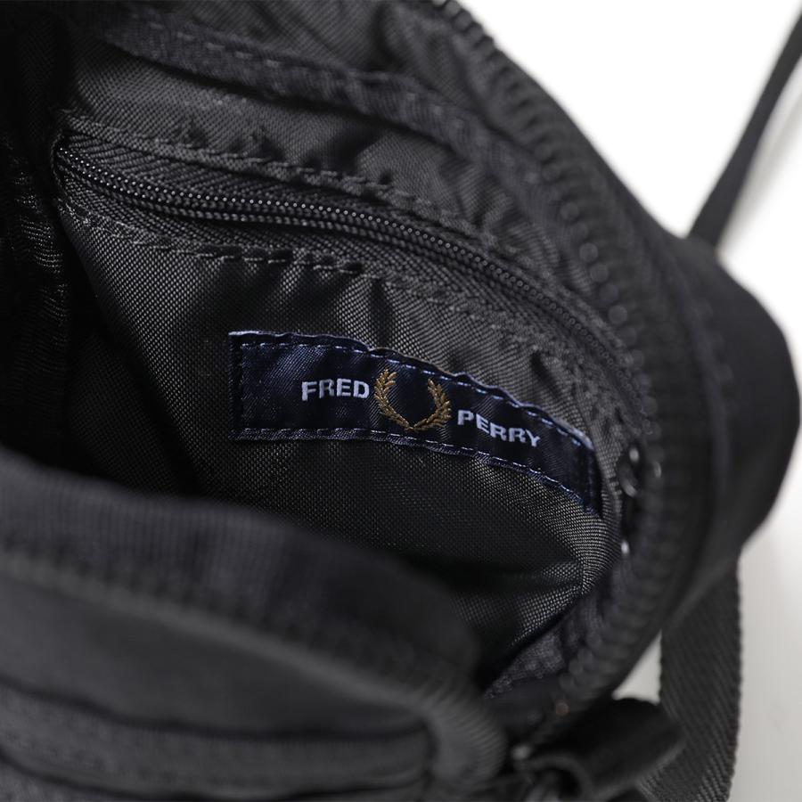 FRED PERRY（フレッドペリー） ショルダーバッグ Nylon Badge Small
