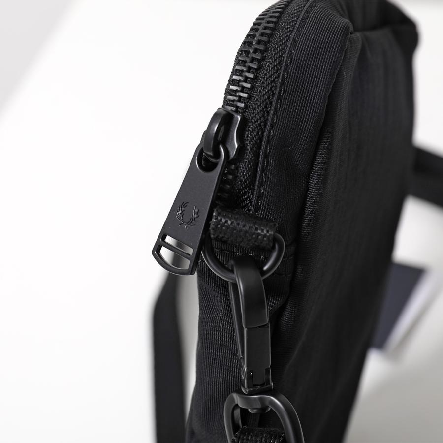 FRED PERRY（フレッドペリー） ショルダーバッグ Nylon Badge Small