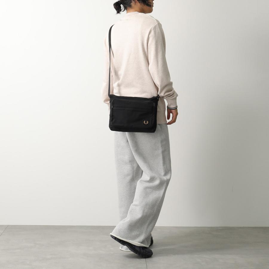 FRED PERRY（フレッドペリー） ショルダーバッグ NYLON BADGE