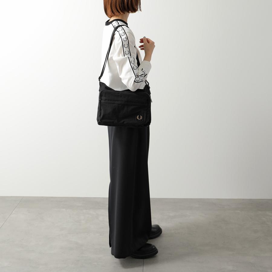 FRED PERRY（フレッドペリー） ショルダーバッグ NYLON BADGE