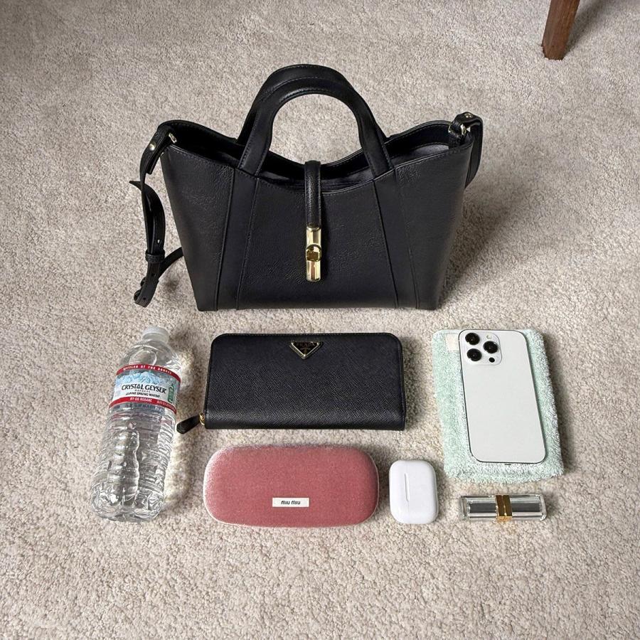 【美品】FURLA レザー ハンドバッグ ネイビー チャーム 保存袋付き フルラ FURLA Furla ショルダーバッグ GOCCIA S ゴッチャ レザー