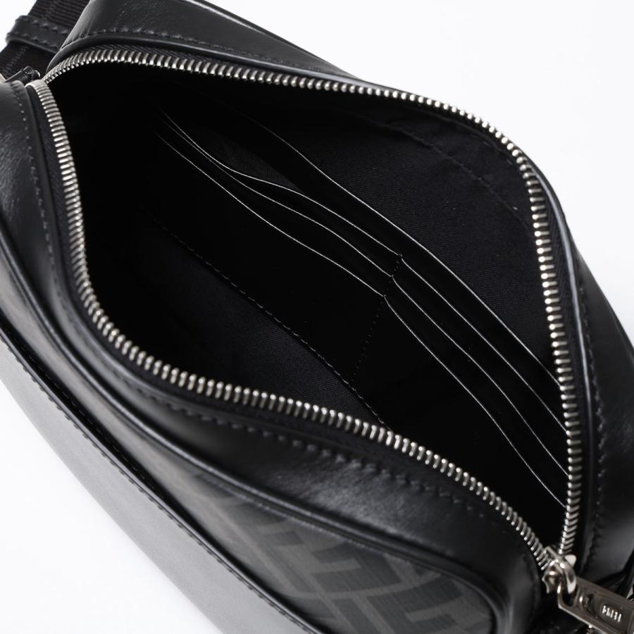 FENDI（フェンディ） ショルダーバッグ SQUARED FF CAMERA CASE