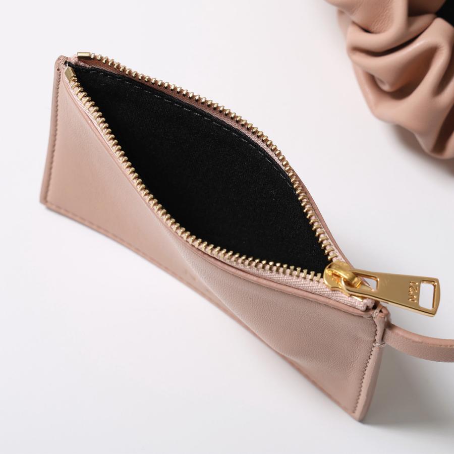 【美品】ヌメロヴェントゥーノ N˚21 Eva 巾着 ショルダーバッグ 美品】ヌメロヴェントゥーノ N˚21 Eva 巾着 ショルダーバッグ - メルカリ