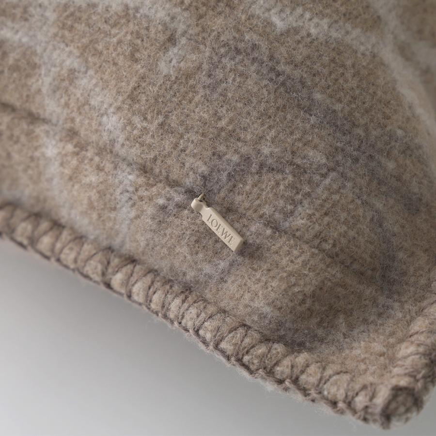 LOEWE（ロエベ） クッション F811487X33 レディース メンズ カシミヤ混